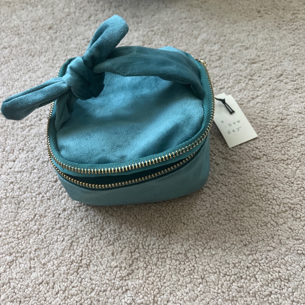 Travel jewelry box, soft